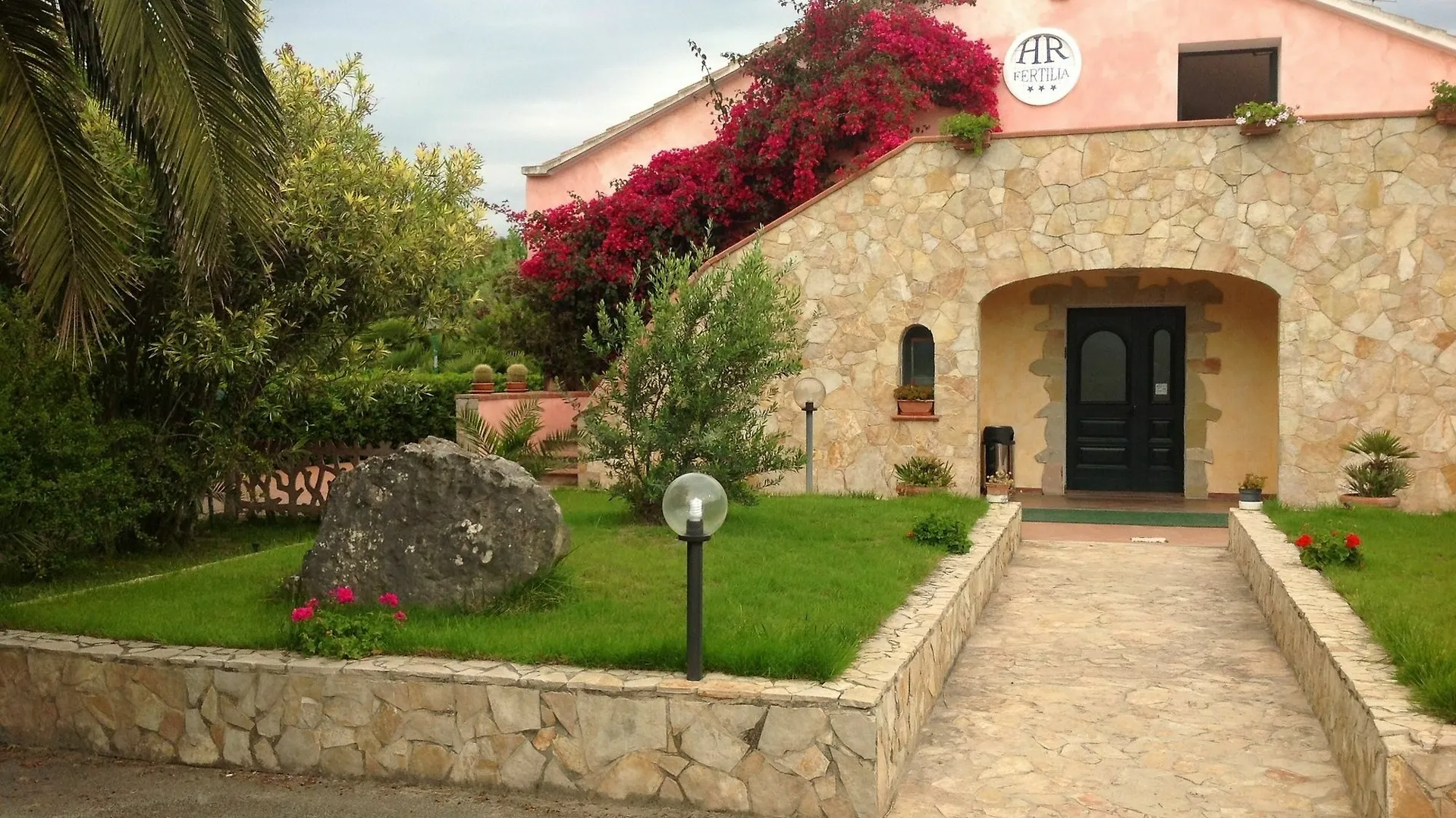 Hotel פרטיליה